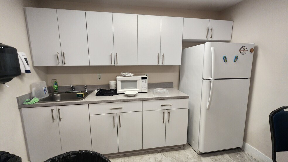 More Photos Of 9601 SW 40th St, Miami Medical For Sale