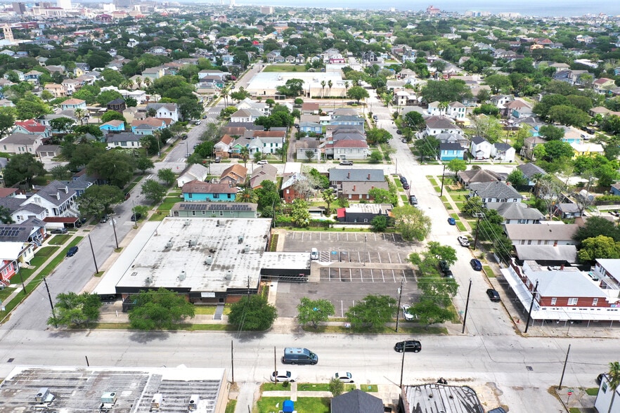 More Photos Of 3828 Avenue N, Galveston Hospital For Lease
