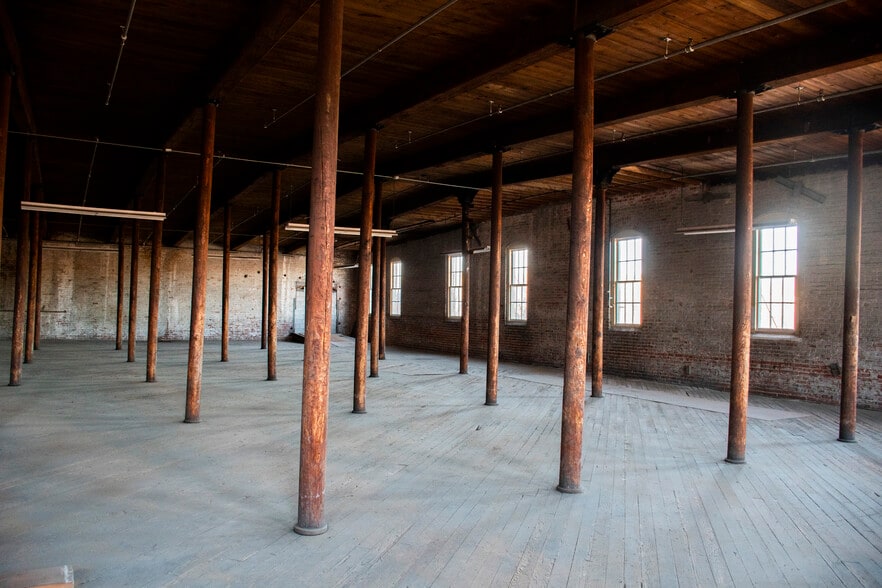 More Photos Of 110 Newton St, Danville Warehouse For Sale