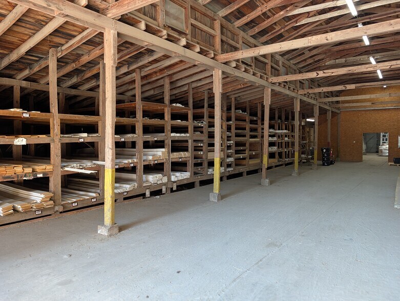 More Photos Of 612 Ball Street, Perry Storefront Retail Office For Sale