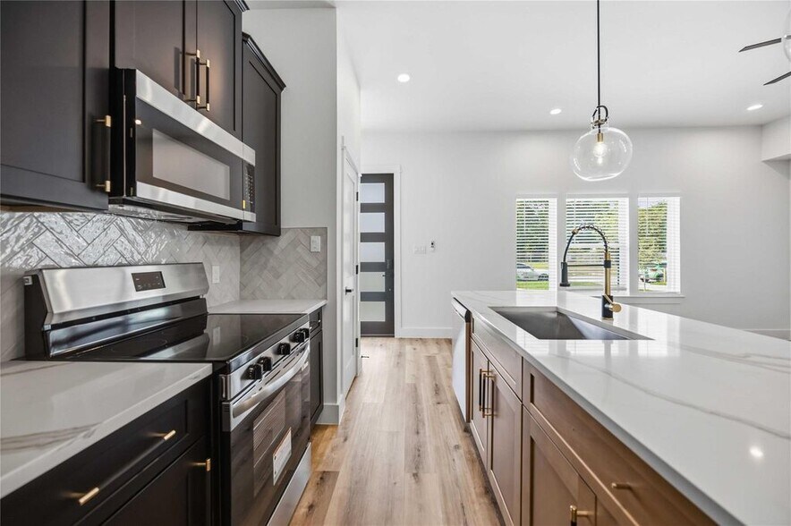 More Photos Of 4029 Cork Dr, Houston Apartments For Sale