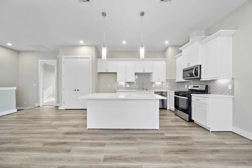More Photos Of 11 Wellford St, Houston Apartments For Sale