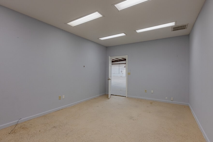 More Photos Of 9604 W County Road 152, Midland Warehouse For Sale