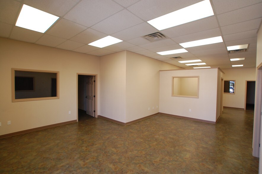 More Photos Of 6101 43rd St, Lubbock Storefront For Lease