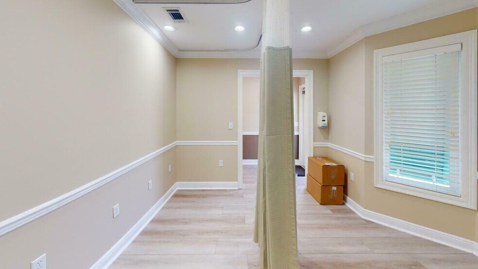 More Photos Of 2103 Jenks Ave, Panama City Medical For Lease