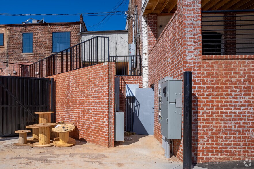 More Photos Of 1 W Main St, Buford Storefront For Lease