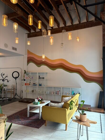 More Photos Of 537 SW 12th Ave, Portland Storefront For Lease