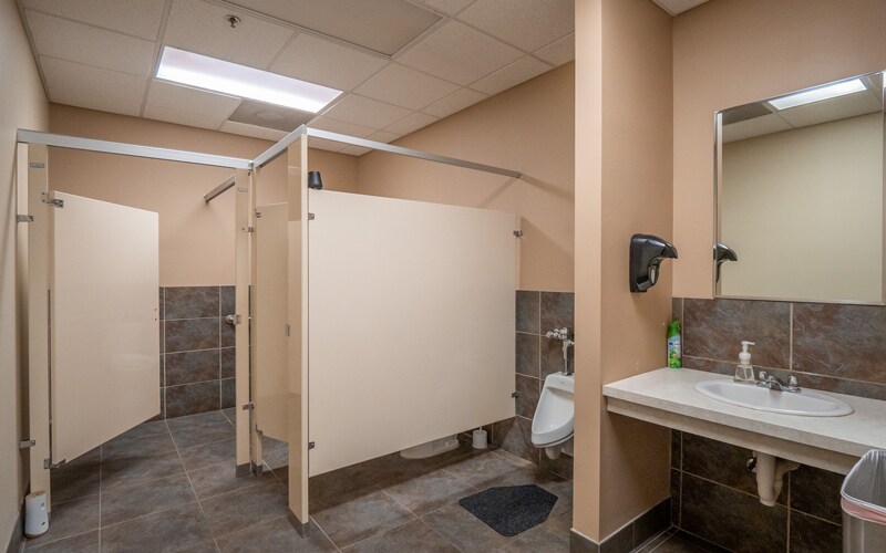 More Photos Of 1421 W Wells Branch Pky, Pflugerville Flex For Lease