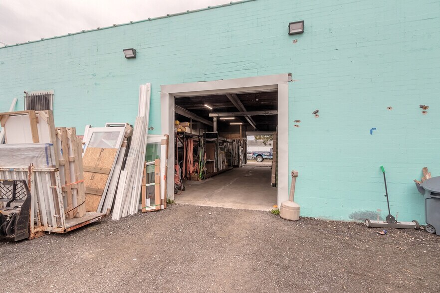 More Photos Of 719 N Ridgewood Ave, Daytona Beach General Retail For Sale