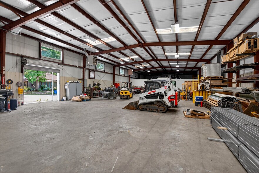 More Photos Of 211 Whitesville St, Lagrange Showroom For Sale