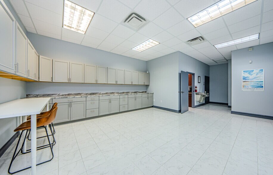 More Photos Of 3937 Tampa Rd, Oldsmar Medical For Lease