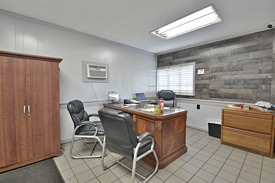 More Photos Of 5327 Clinton Hwy, Knoxville Auto Repair For Sale