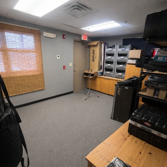 More Photos Of 100 Greenhill Ave, Wilmington Flex For Lease