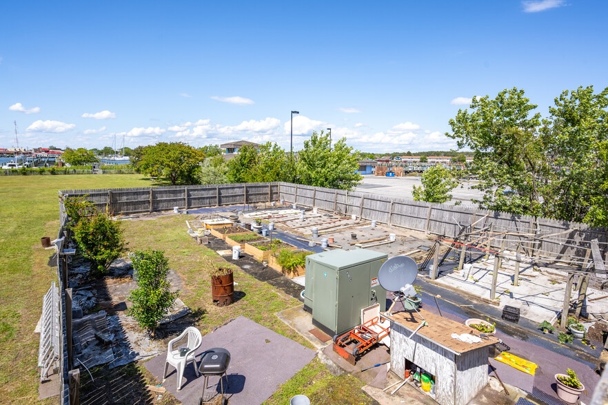 More Photos Of 700 Norris Harbor Dr, Crisfield Hotel For Sale