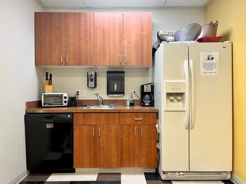 More Photos Of 3829-3843 NE Tillamook St, Portland Office For Lease