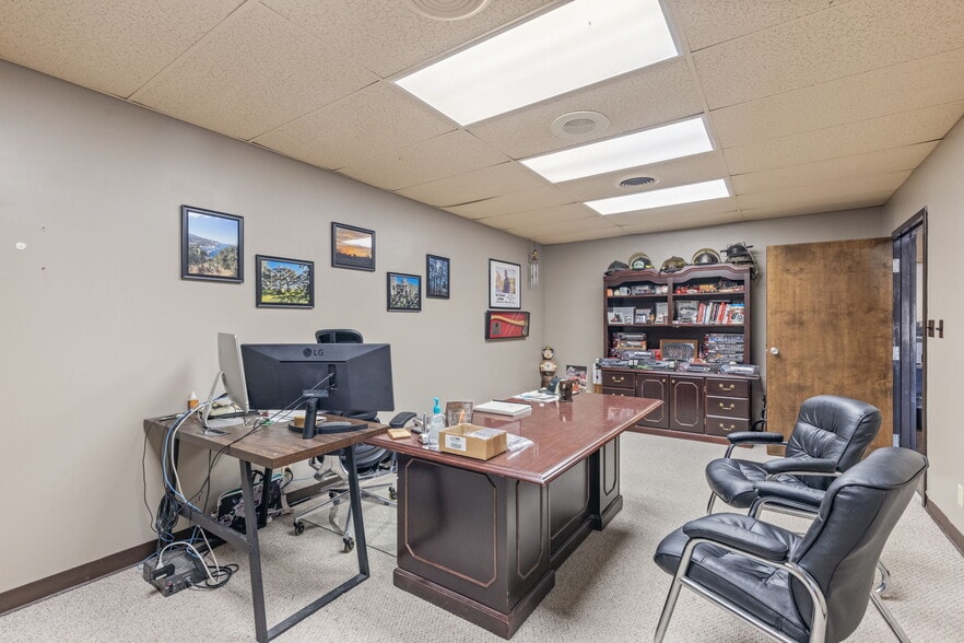 More Photos Of 6580 E Skelly Dr, Tulsa Manufacturing For Sale