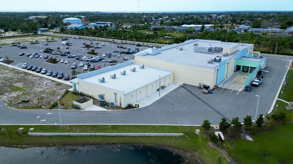 More Photos Of 5100-5120 Pine Island Rd NW, Bokeelia Supermarket For Sale