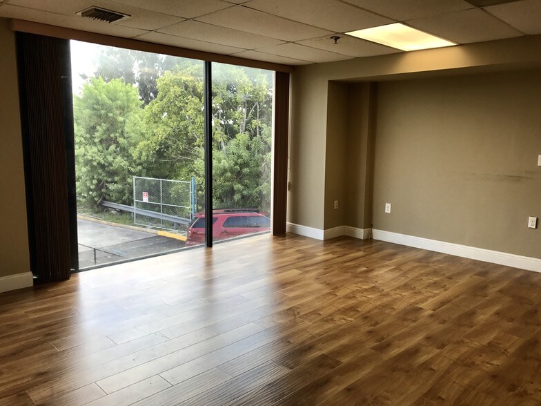 More Photos Of 6940-6948 NW 50th St, Miami Warehouse For Lease