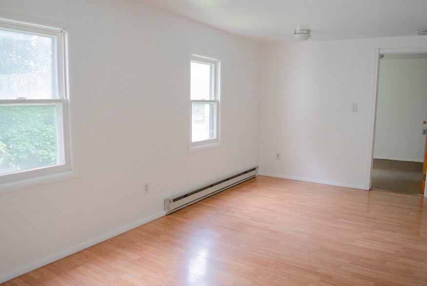 More Photos Of 1620 Columbia Tpke, Castleton On Hudson Storefront Retail Residential For Sale