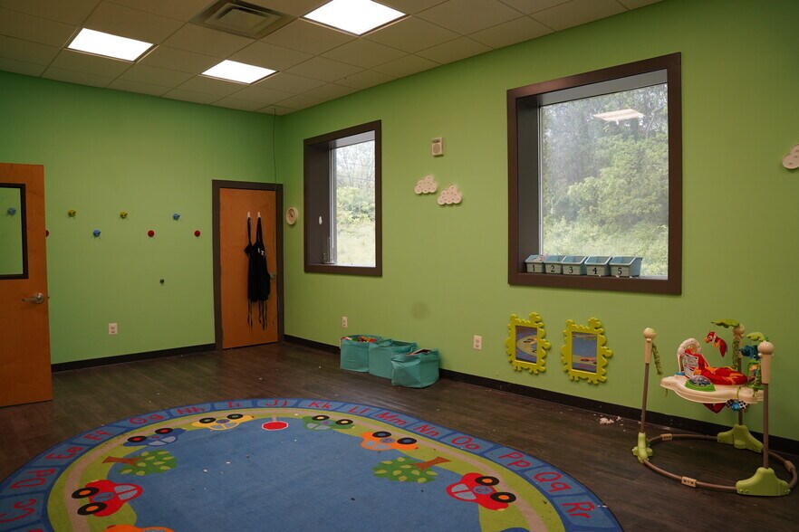 More Photos Of 7595 Martinsburg Pike, Shepherdstown Office For Sale