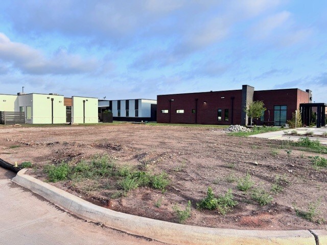 More Photos Of 24th Ave, Norman Land For Lease