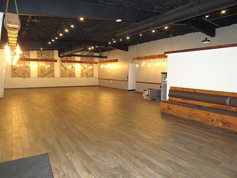 More Photos Of 802 S Main St, Belton General Retail For Sale