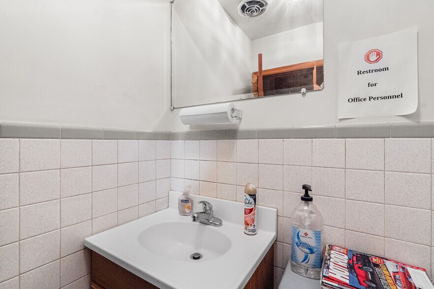 More Photos Of 257 W Nicholson Rd, Audubon Office For Sale