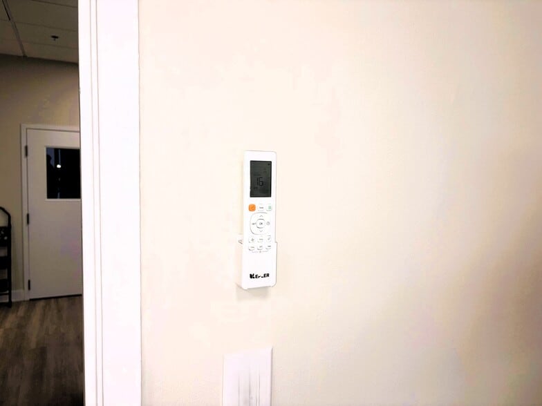 More Photos Of 90 Esna Park Dr, Markham Service For Lease