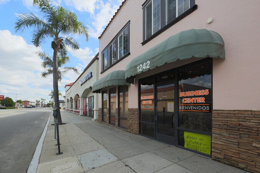 More Photos Of 317 San Fernando Mission Blvd, San Fernando Storefront For Lease