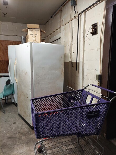 More Photos Of 101 Caldwell St, Paris Restaurant For Lease