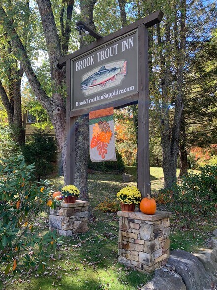 More Photos Of 19259 Rosman Hwy, Sapphire Hotel For Sale