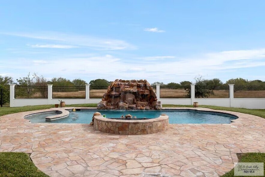 More Photos Of 25219 Bass Blvd, Harlingen Lodge Meeting Hall For Sale