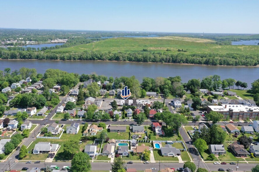 More Photos Of 320 W Front St, Florence Storefront For Sale