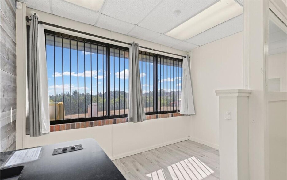 More Photos Of 1909 N Service Rd E, Saint Clair Freestanding For Sale
