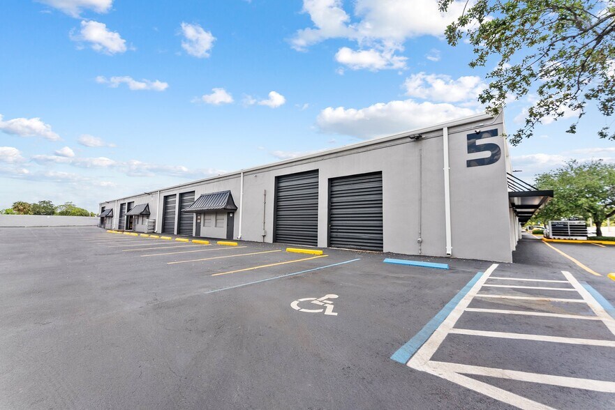 More Photos Of 3501-3531 NW 19th St, Fort Lauderdale Unknown For Lease