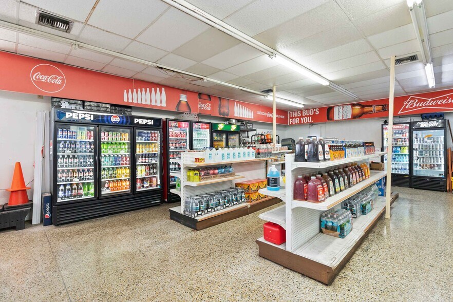 More Photos Of 8431-8433 E Colonial Dr, Orlando Service Station For Lease