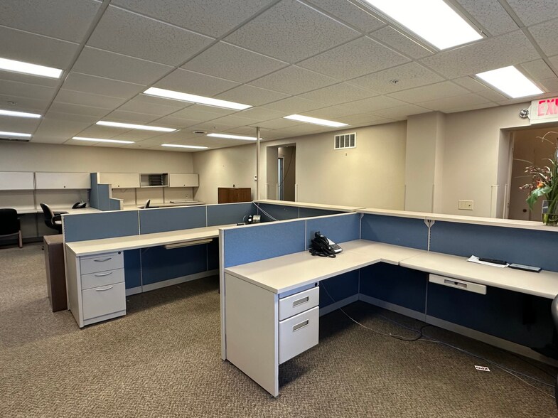 More Photos Of 1206 E Crosstown Pky, Kalamazoo Manufacturing For Lease