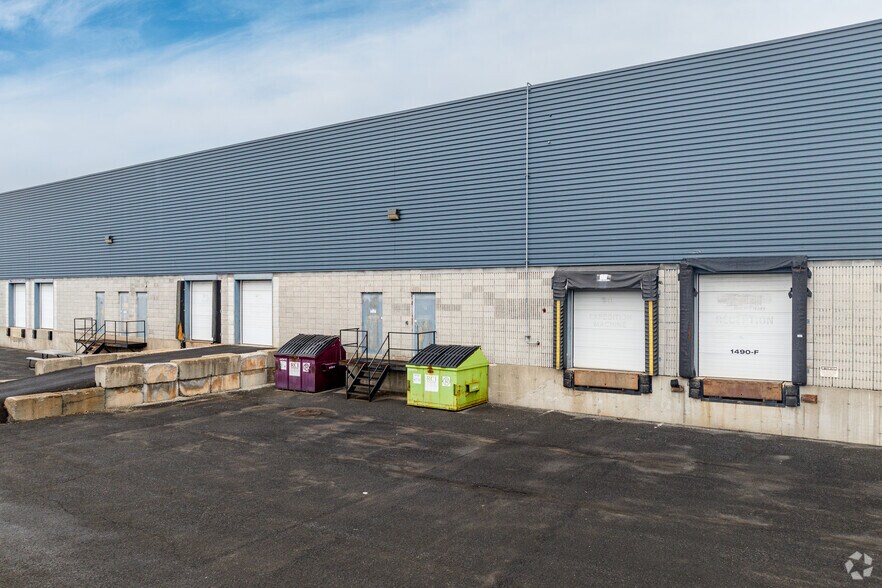More Photos Of 1490 Rue Nobel, Boucherville Warehouse For Lease