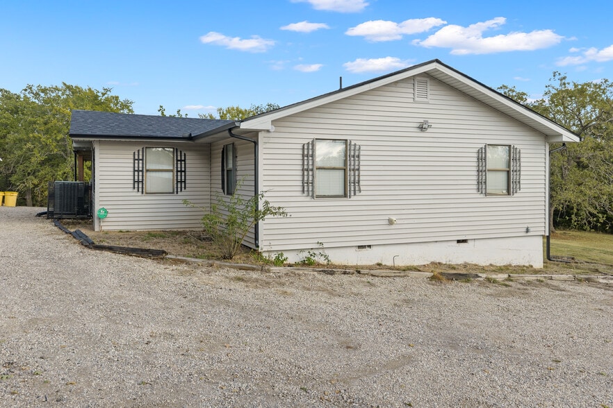 More Photos Of 3133 Chickasaw Trl, Sulphur Restaurant For Sale