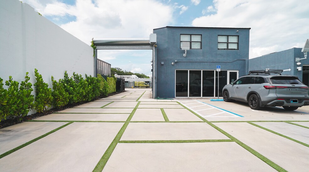 More Photos Of 530 NW 54th St, Miami Office For Sale