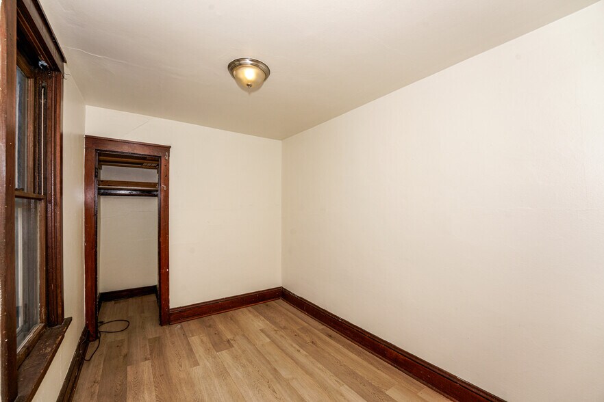 More Photos Of 1825 N Astor St, Milwaukee Multifamily For Sale