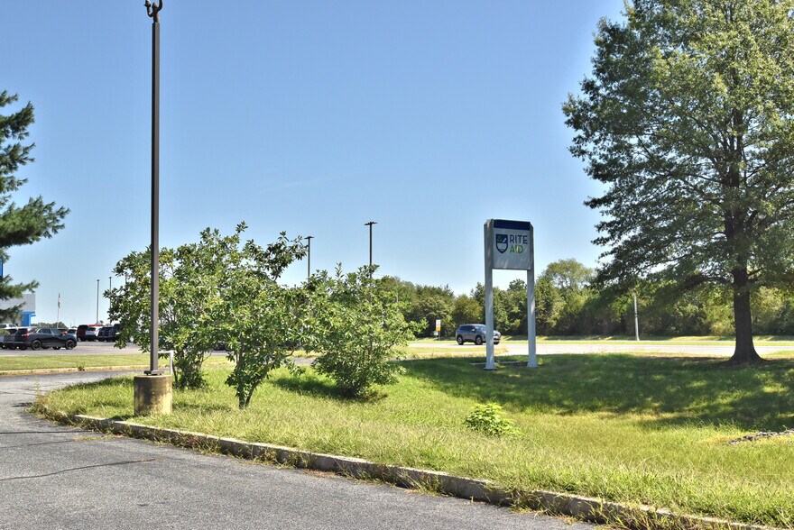 More Photos Of 1580 S Dupont Hwy, Dover General Retail For Lease