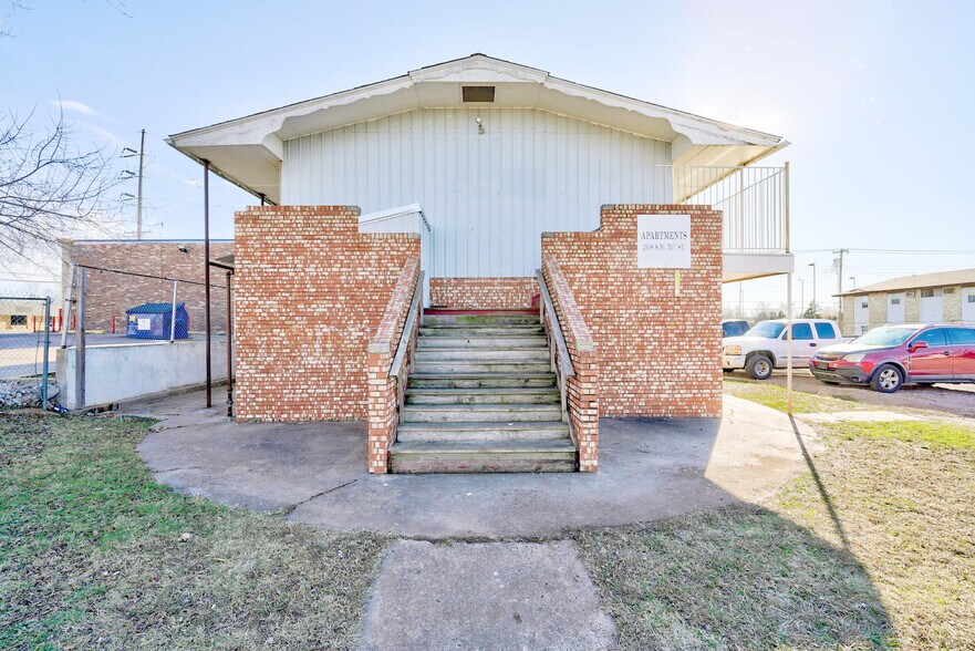 More Photos Of 2108 SW 51st St, Oklahoma City Apartments For Sale