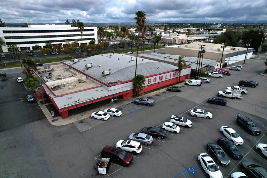 More Photos Of 1819 30th St, Bakersfield Bowling Alley For Sale