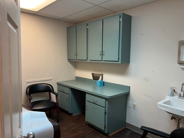 More Photos Of 7221-7231 Hanover Pky, Greenbelt Medical For Sale