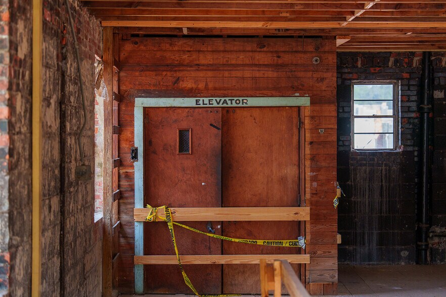 More Photos Of 124 W Main St, Aberdeen Storefront Retail Residential For Sale