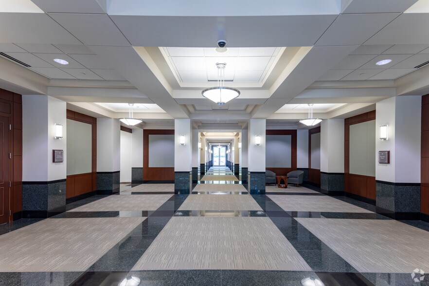 More Photos Of 13925 Ballantyne Corporate Pl, Charlotte Office For Lease