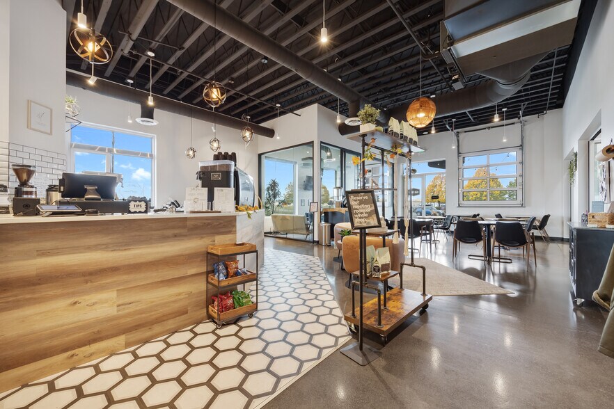 More Photos Of 9425 Sandifur Pky, Pasco Office For Sale