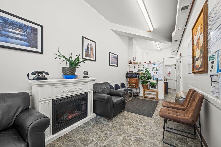 More Photos Of 2822 N Milwaukee Ave, Chicago Storefront Retail Residential For Sale