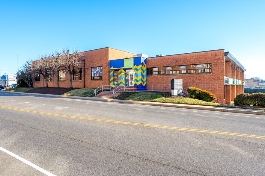 More Photos Of 111 Chinquapin Round Rd, Annapolis Flex For Lease